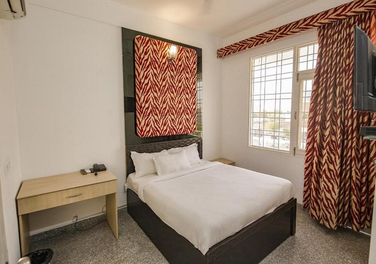 K G Residency Airport Hotel ชัยปุระ ภายนอก รูปภาพ